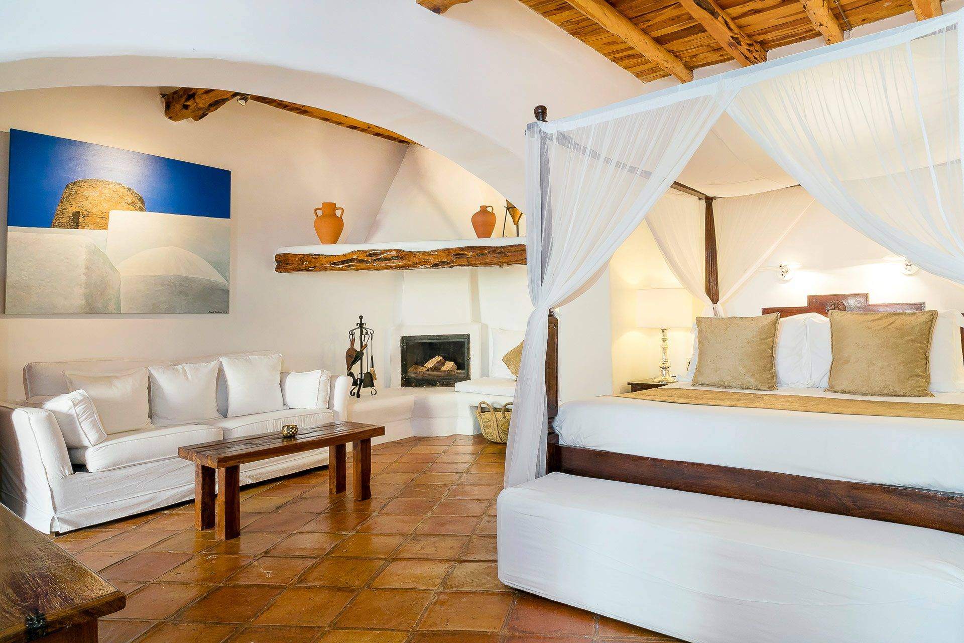 atzaro-agroturismo-ibiza-luxury-hotel-bedrooms-superior-suite